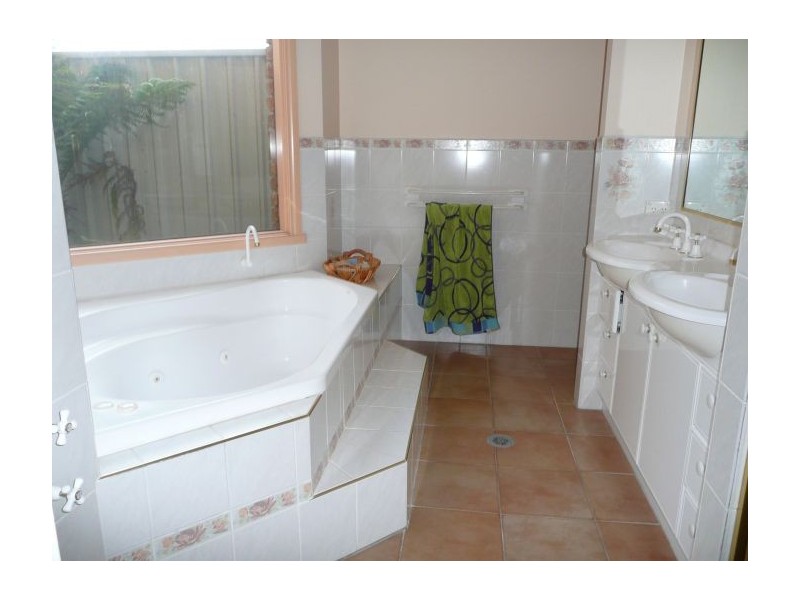 41 Jacob Crescent, Lavington NSW 2641