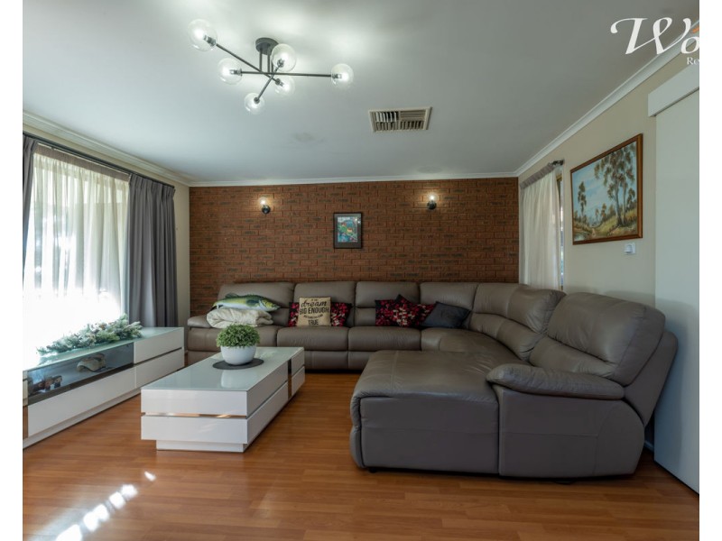 25 Saville Ave, Lavington NSW 2641