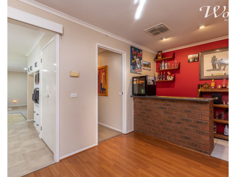 25 Saville Ave, Lavington NSW 2641