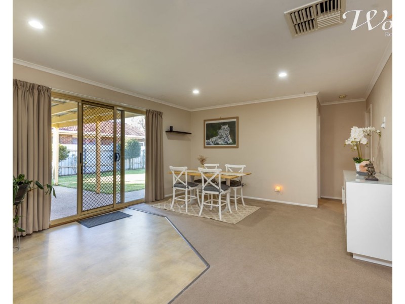 25 Saville Ave, Lavington NSW 2641