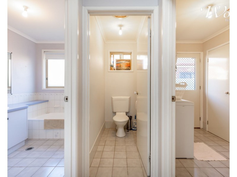 25 Saville Ave, Lavington NSW 2641