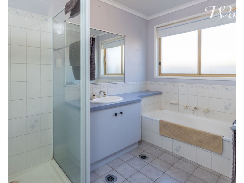 25 Saville Ave, Lavington NSW 2641