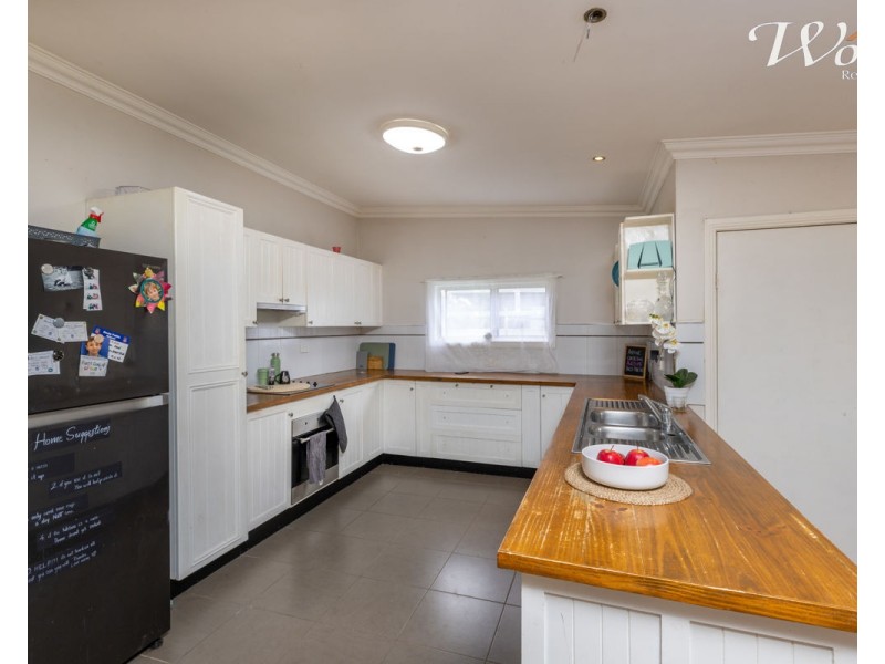 24 Day St, Henty NSW 2658