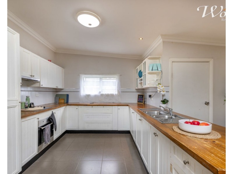 24 Day St, Henty NSW 2658