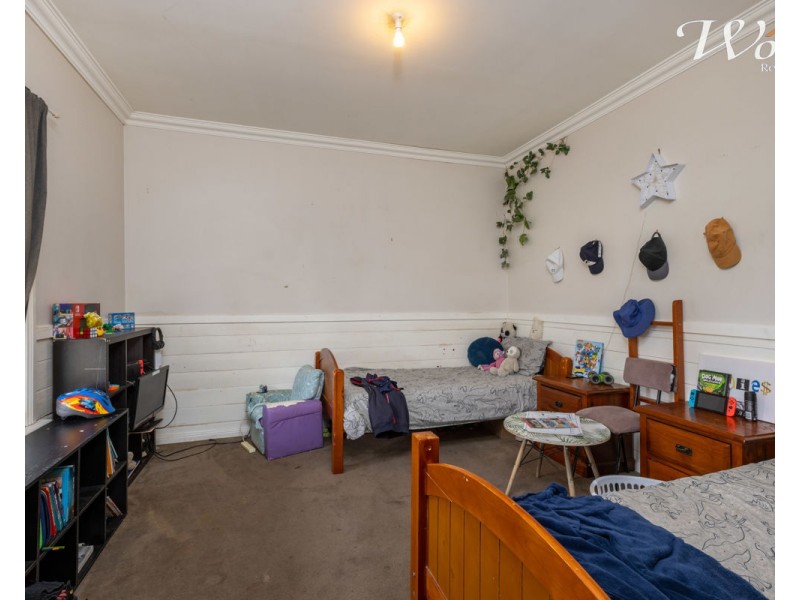 24 Day St, Henty NSW 2658