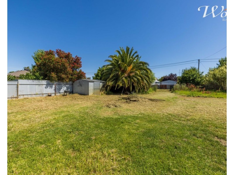 24 Day St, Henty NSW 2658