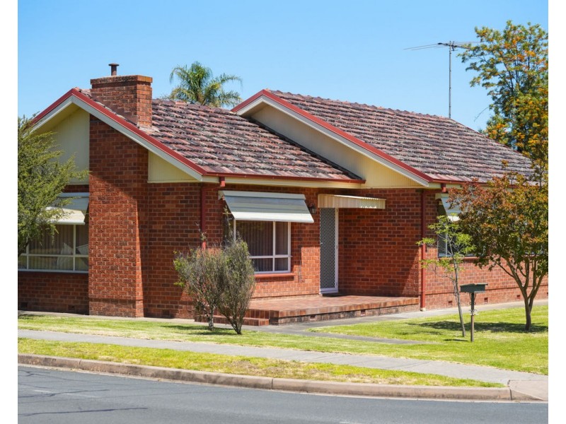 502 Parnall St, Lavington NSW 2641