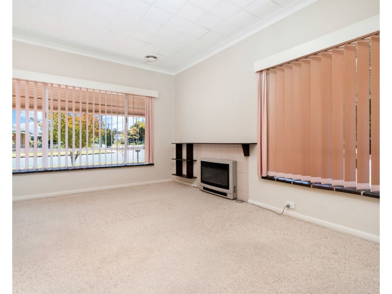 502 Parnall St, Lavington NSW 2641