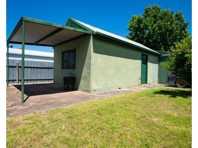 502 Parnall St, Lavington NSW 2641