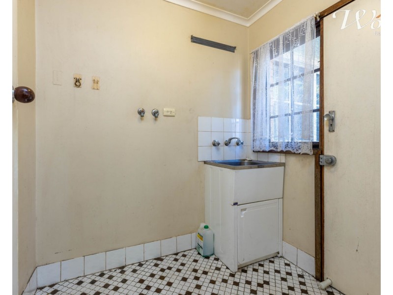 357 Sutherland St, Lavington NSW 2641