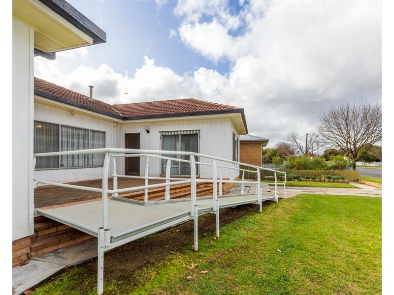 516 Marshall St, Lavington NSW 2641