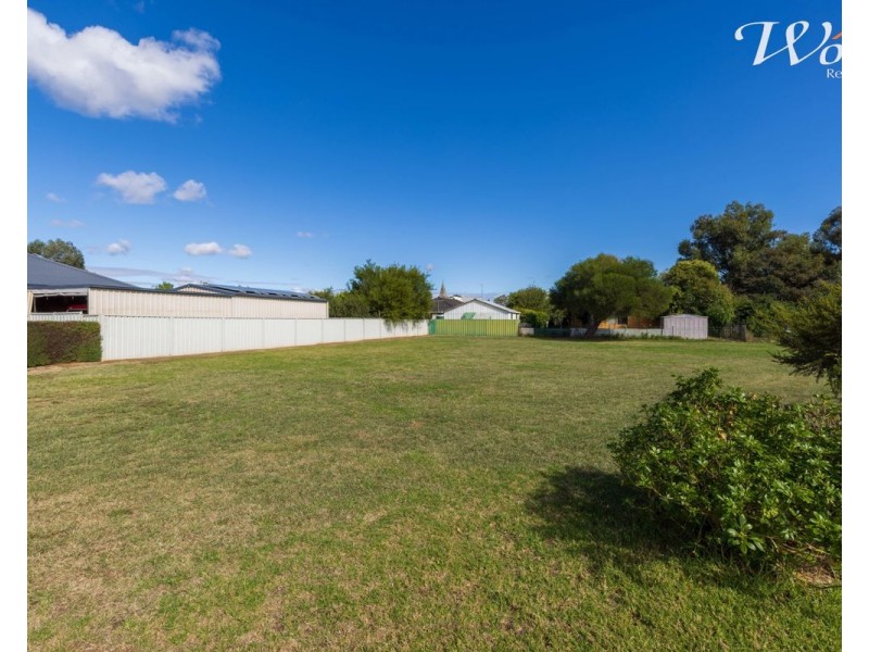 11 Ebenezer Crt, Walla Walla NSW 2659