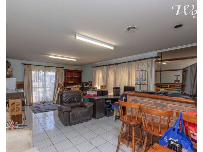 24 La Fontaine Ave, Lavington NSW 2641