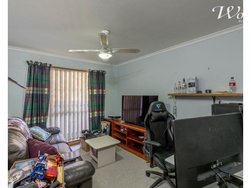 24 La Fontaine Ave, Lavington NSW 2641