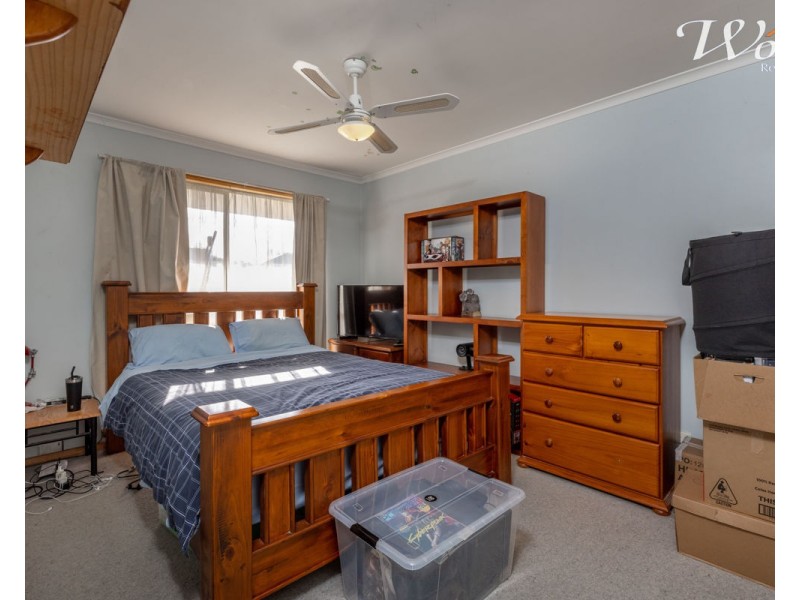 24 La Fontaine Ave, Lavington NSW 2641