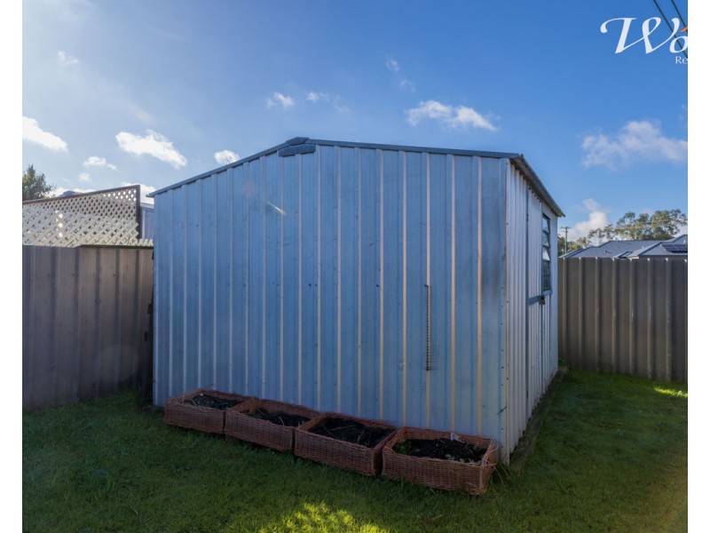 24 La Fontaine Ave, Lavington NSW 2641