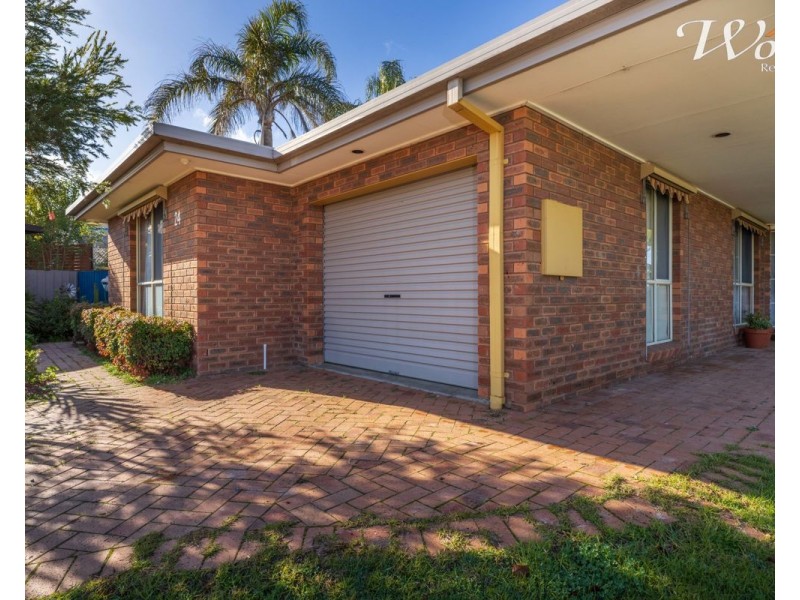 24 La Fontaine Ave, Lavington NSW 2641