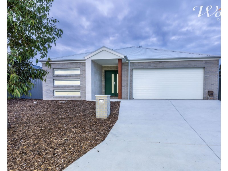 61 Birchgrove Cres, Thurgoona NSW 2640