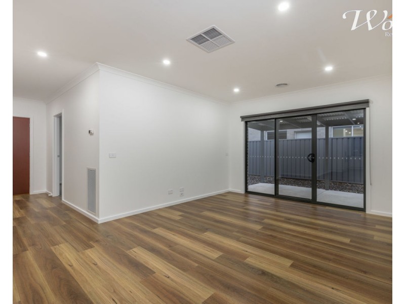 61 Birchgrove Cres, Thurgoona NSW 2640
