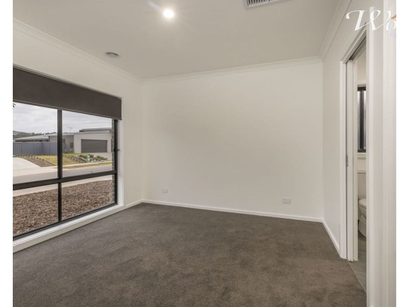 61 Birchgrove Cres, Thurgoona NSW 2640