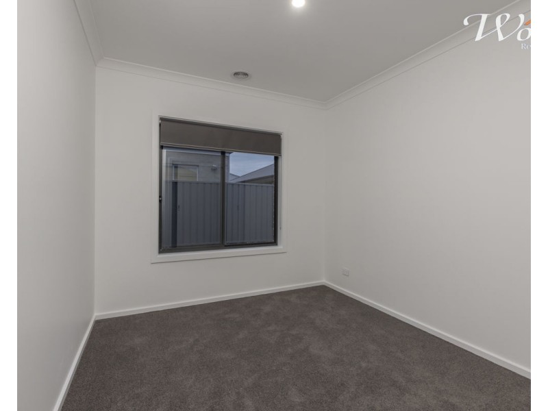 61 Birchgrove Cres, Thurgoona NSW 2640