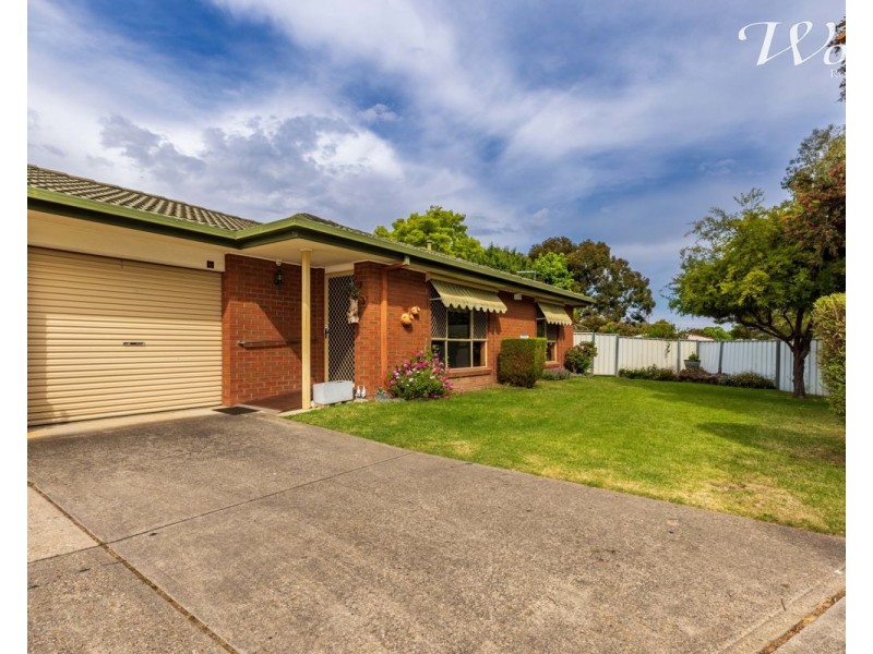 2/15 Neptune Dr, Lavington NSW 2641