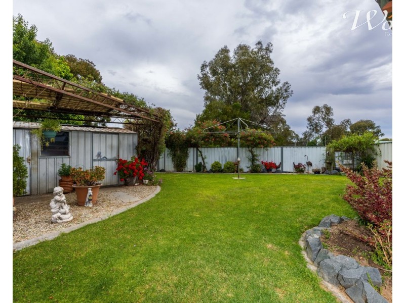 2/15 Neptune Dr, Lavington NSW 2641