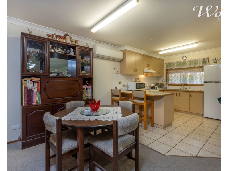 2/15 Neptune Dr, Lavington NSW 2641