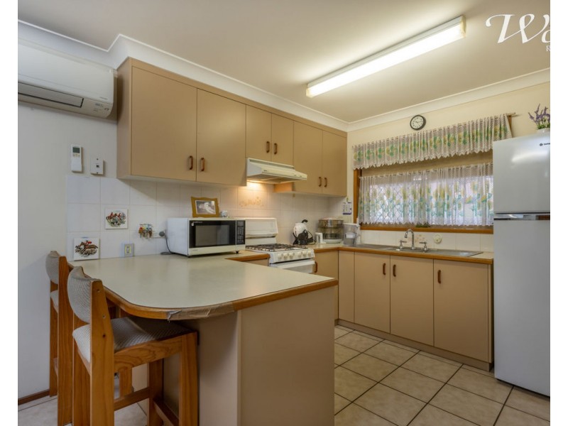 2/15 Neptune Dr, Lavington NSW 2641