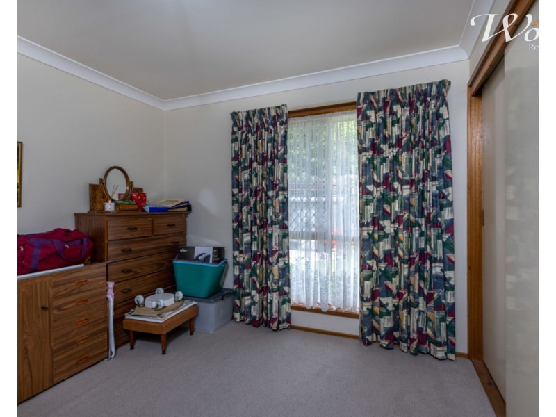 2/15 Neptune Dr, Lavington NSW 2641