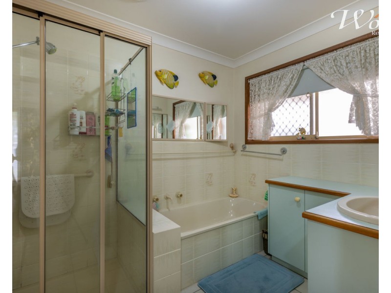 2/15 Neptune Dr, Lavington NSW 2641