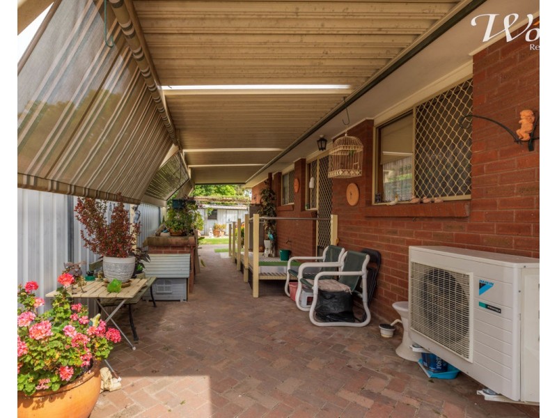 2/15 Neptune Dr, Lavington NSW 2641