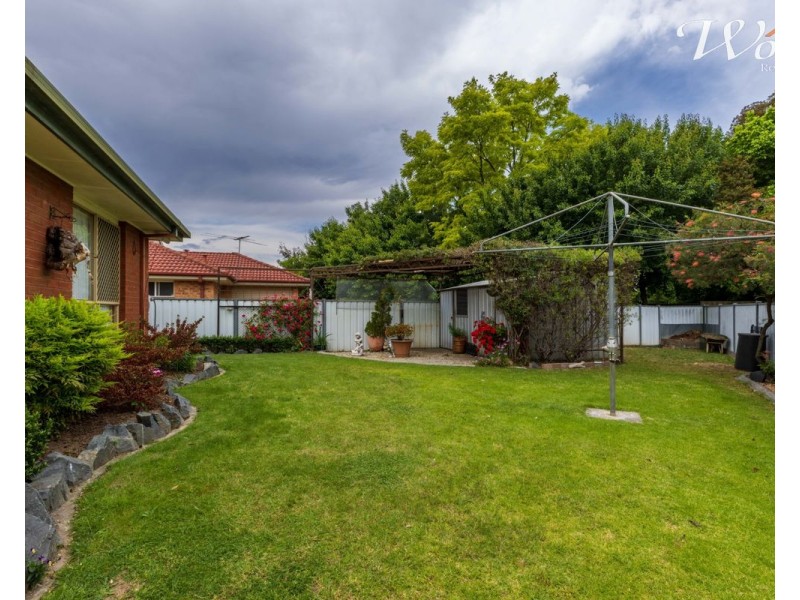 2/15 Neptune Dr, Lavington NSW 2641