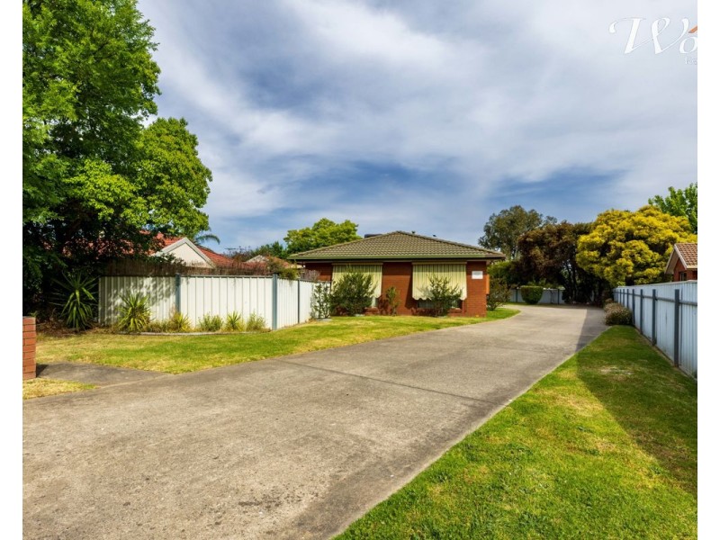 2/15 Neptune Dr, Lavington NSW 2641