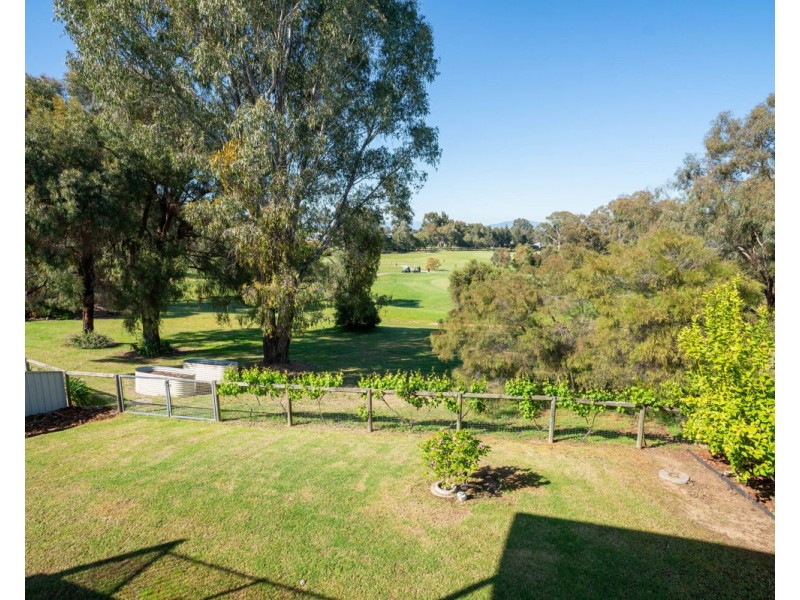 68 Fairway Gardens Rd, Thurgoona NSW 2640