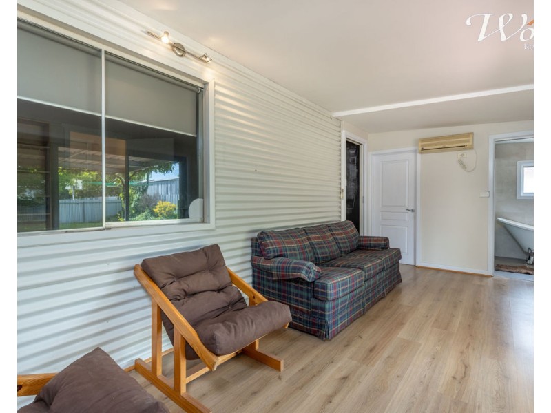536 Sanders Rd, Lavington NSW 2641