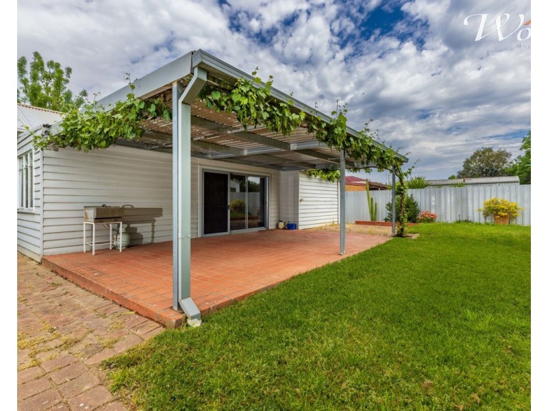 536 Sanders Rd, Lavington NSW 2641