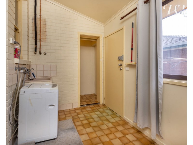 1/424 Kotthoff St, Lavington NSW 2641