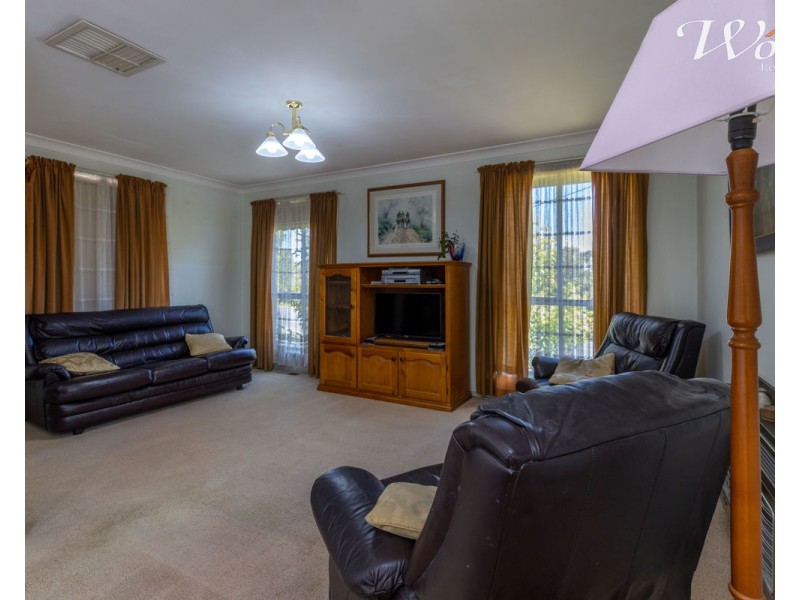 290 Cheyenne Dr, Lavington NSW 2641