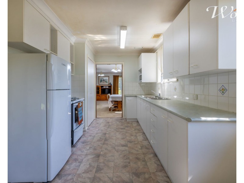 290 Cheyenne Dr, Lavington NSW 2641