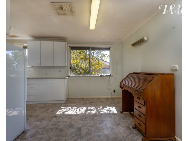 290 Cheyenne Dr, Lavington NSW 2641