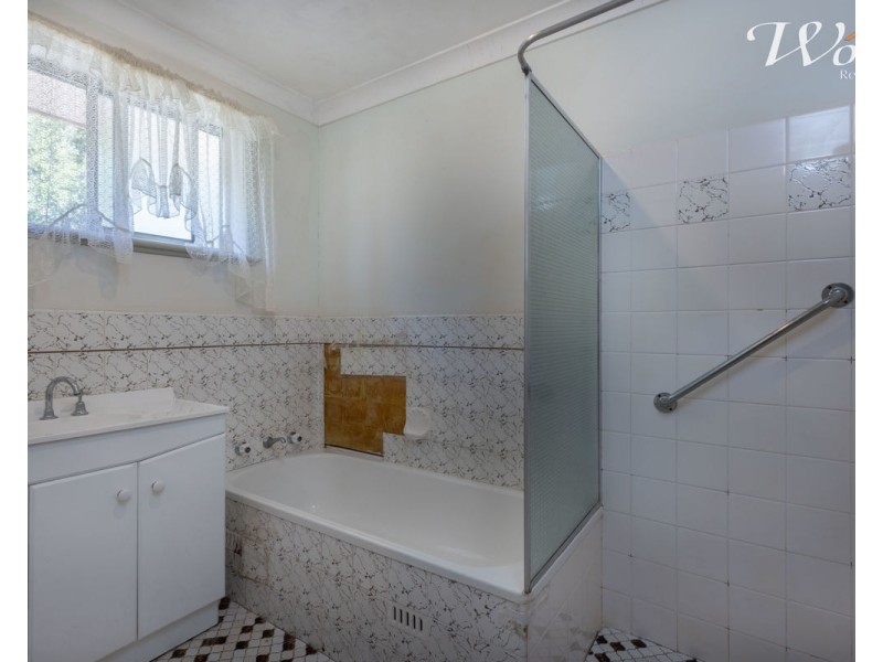 290 Cheyenne Dr, Lavington NSW 2641