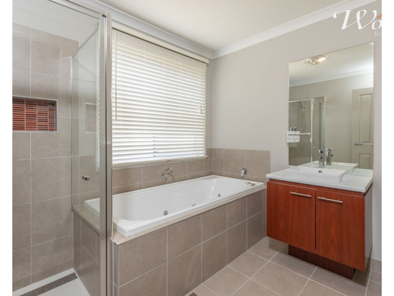 23 Jacob St, Burrumbuttock NSW 2642