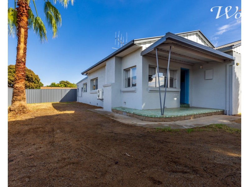 495 McKenzie St, Lavington NSW 2641