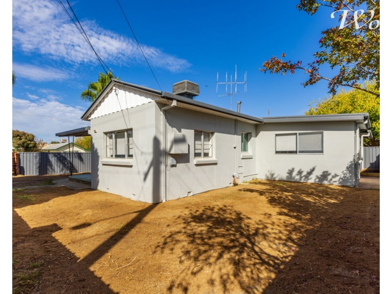 495 McKenzie St, Lavington NSW 2641
