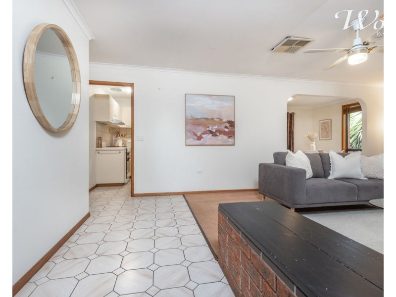 8 Daysdale Way, Thurgoona NSW 2640