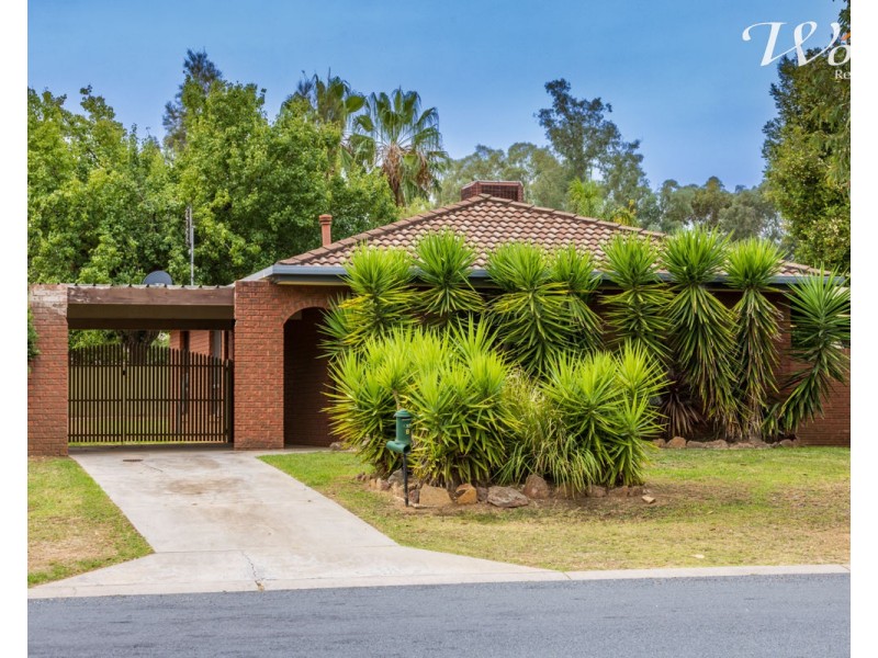 8 Daysdale Way, Thurgoona NSW 2640