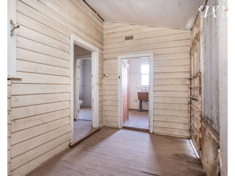 8 Sladen St East, Henty NSW 2658