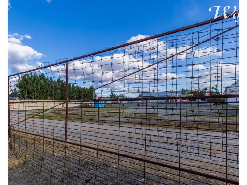 8 Sladen St East, Henty NSW 2658