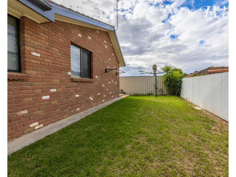 4/398 Kotthoff St, Lavington NSW 2641